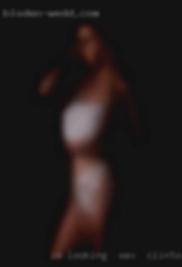I'm looking  sex in Clinton, IA for discreet play.
